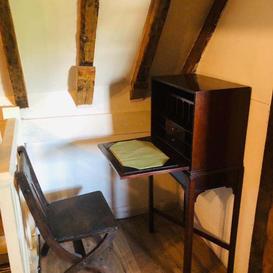 Tudor House - Double Room - Shared Bathroom Goff's Oak Exteriér fotografie