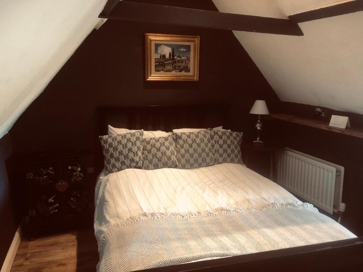 Tudor House - Double Room - Shared Bathroom Goff's Oak Exteriér fotografie