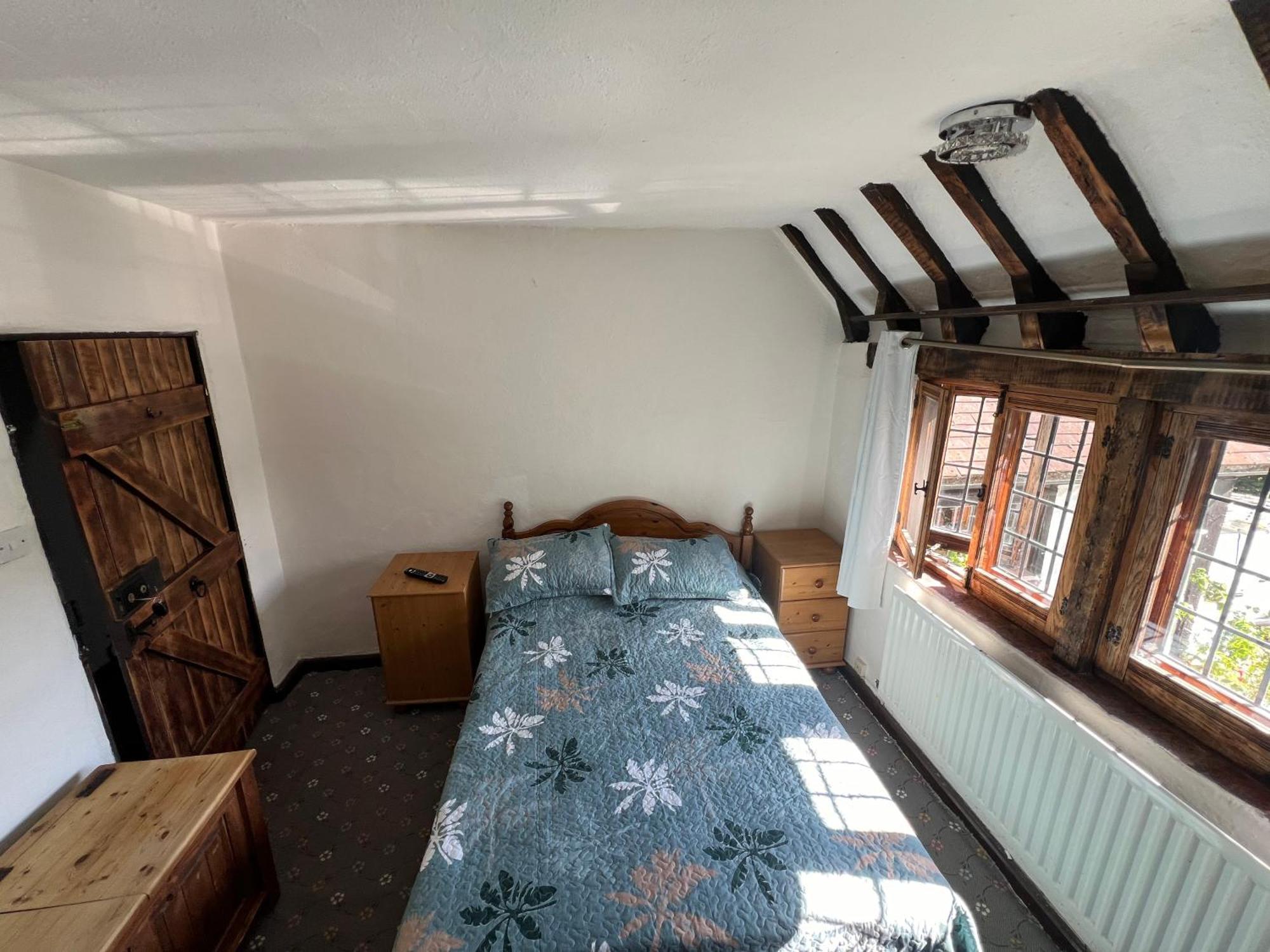Tudor House - Double Room - Shared Bathroom Goff's Oak Exteriér fotografie